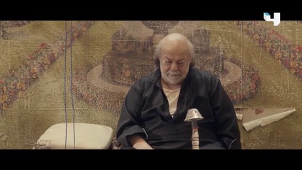 فوق السحاب - الدب يجمع فيديوهات عن ابنه الراحل كاريكا أثناء تشجيع فريقه