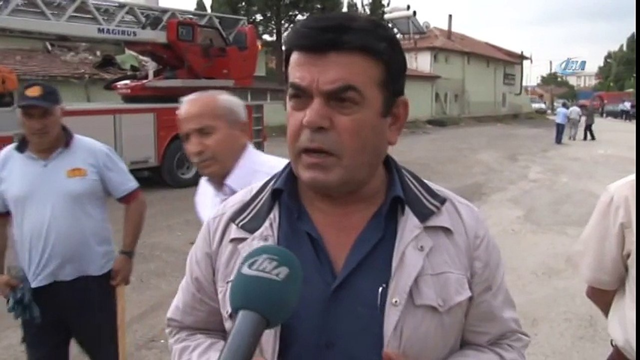 Ankara'da Yıldırım Düşen Caminin Minaresi Yıkıldı