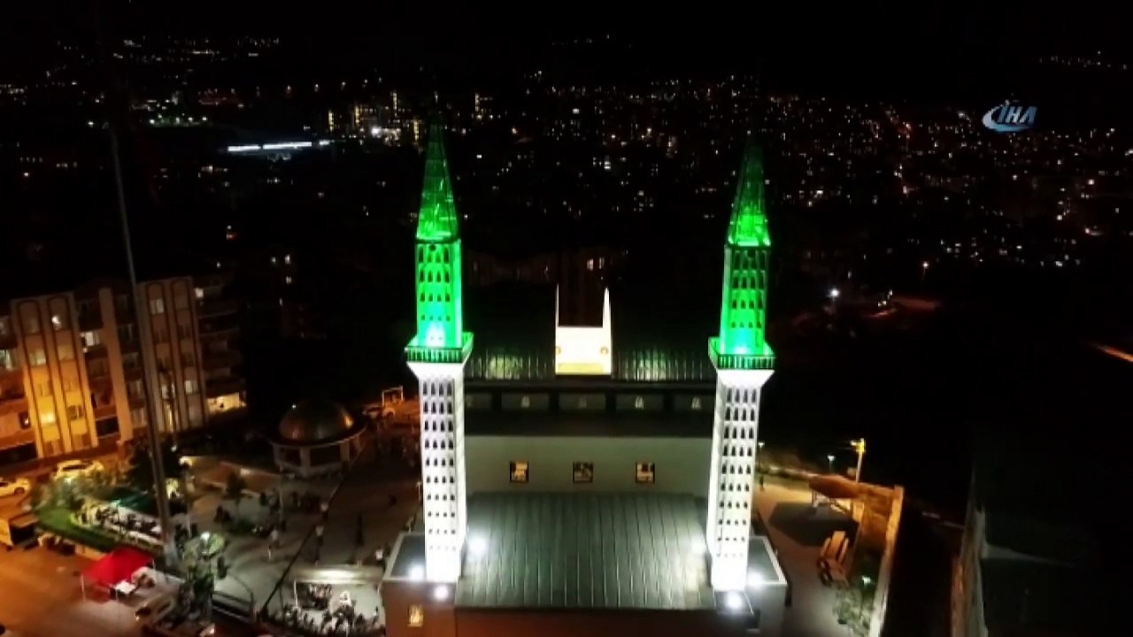 Sunrooflu Camide Kadir Gecesi Yoğunluğu Havadan Görüntülendi