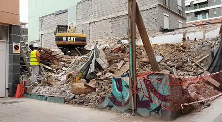 Reabren la calle al tráfico tras el derribo del número 23 de Puerta Canseco