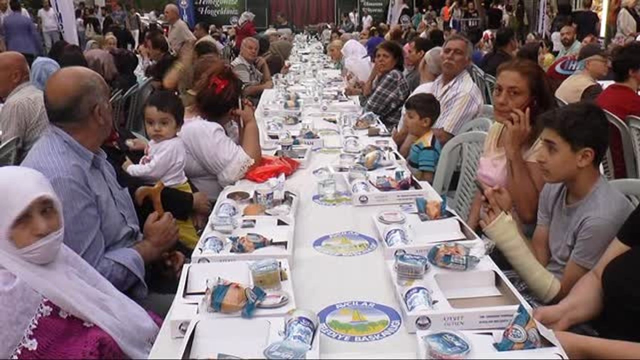 Avcılar Halkı, Geleneksel Kadir Gecesi İftarında Bir Araya Geldi