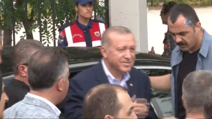 Cumhurbaşkanı Erdoğan, Kahraman Ömer Halisdemir'in Mezarını Ziyaret Etti