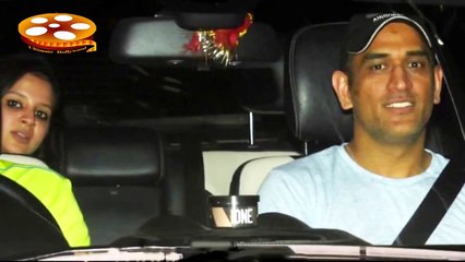 सलमान  के इफ्तार पार्टी पर महेंद्र धोनी और साक्षी धोनी