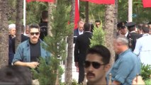 Cumhurbaşkanı Erdoğan, kahraman Ömer Halisdemir'in mezarını ziyaret etti