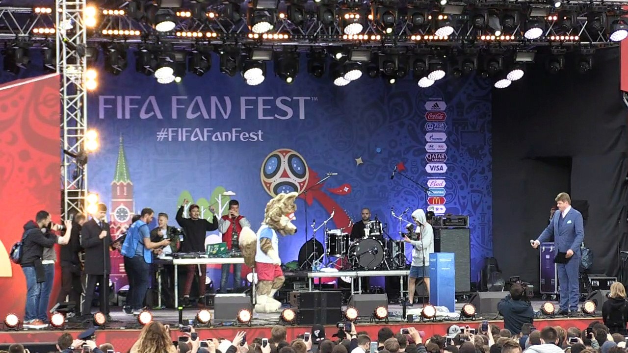 Público vibra com Fifa Fan Fest em Moscou