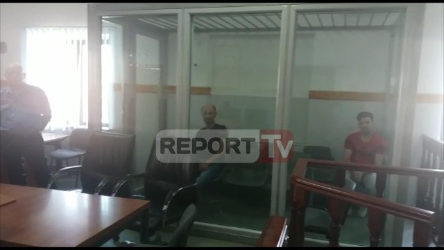 Report TV - Gjykata e Durrësit lë në burg Çelnik Shahollin, burrin që vrau gruan