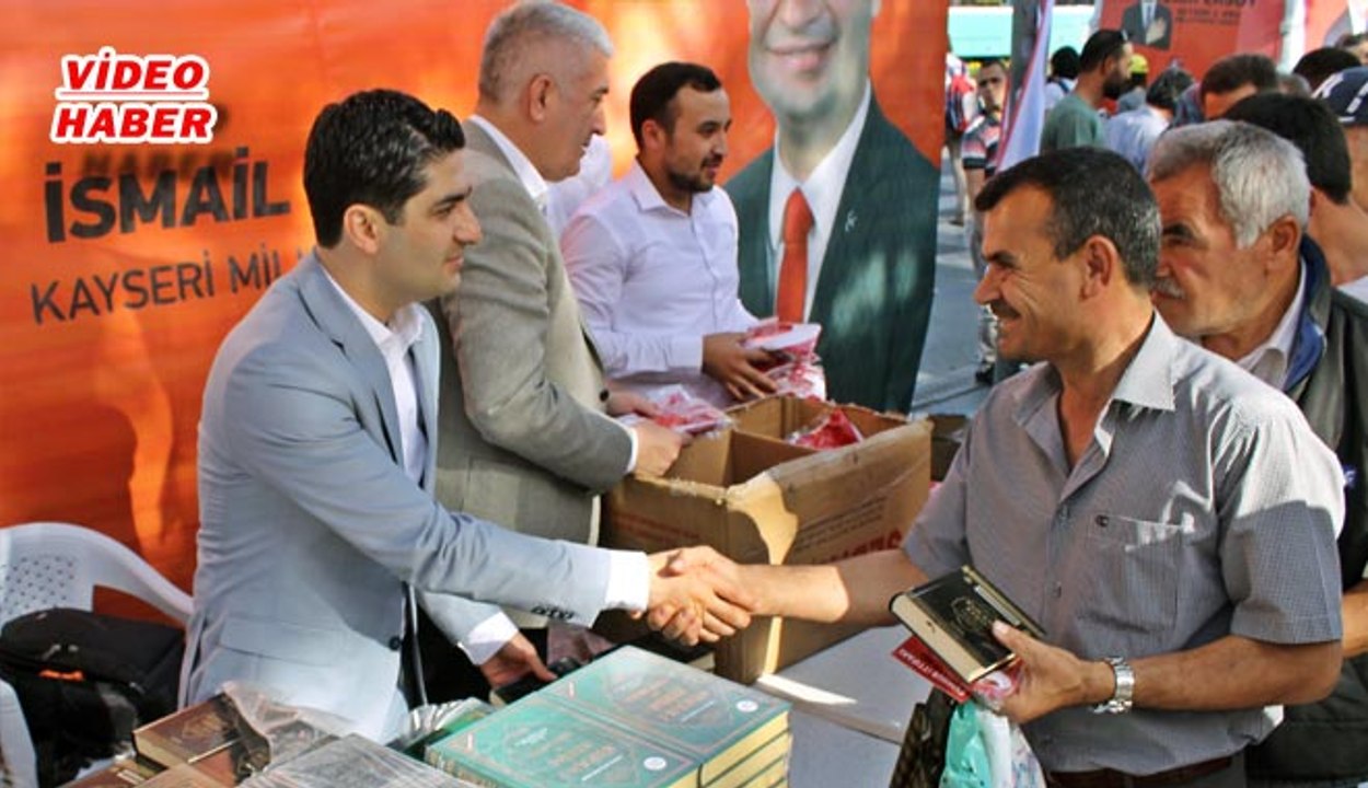 (11 Haziran 2018) KGGD CUMHURİYET MEYDANINDA KUR’AN-I KERİM VE TÜRK BAYRAĞI DAĞITTI ÖZDEMİR: MHP MİLLETİMİZİN TEVECCÜHÜ İLE SEÇİMLERDE BAŞARI SAĞLAYACAKTIR