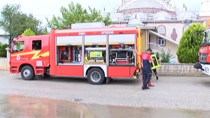 Denizli'de Camiye Yıldırım Düştü- Minareye İsabet Eden Yıldırım Caminin Elektrik Panosunu Yakıp-...