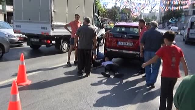 Hızını Alamayan Motosiklet Sürücüsü Kırmızı Işıkta Bekleyen Otomobile Çarptı