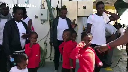 Espanha concorda em receber migrantes rejeitados por Itália e Ma