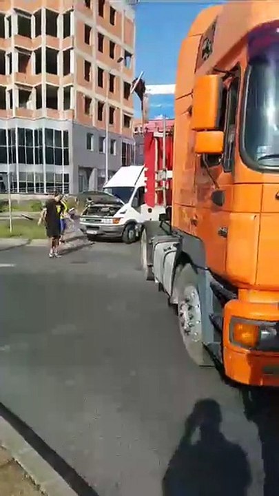 Vozači igraju fudbal tokom protesta!