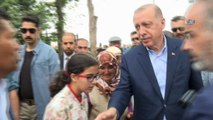 Cumhurbaşkanı Erdoğan, kahraman Ömer Halisdemir'in mezarını ziyaret etti