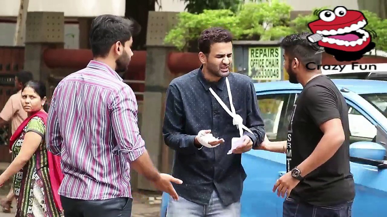 ये जनाब पानी के चक्कर पी गए यूरीन ! देखिए मजेदार प्रैंक !