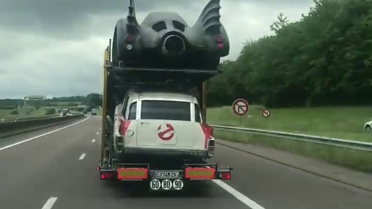 Un porte-voitures chargé de merveilles sur l'au...