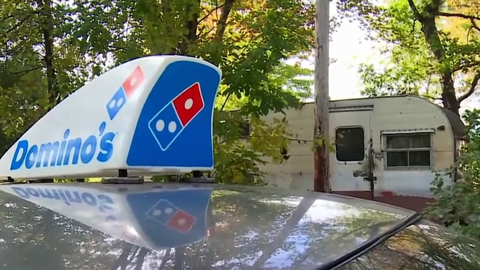 ⁣When This Pizza Delivery Driver Looked Inside A Customer’s Trailer, She Knew She Had To Act Fast