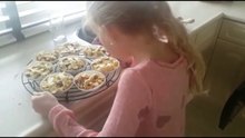 APPELKRUIMEL TAARTJES MAKEN! #VLOG55 // Nikki Vlogs