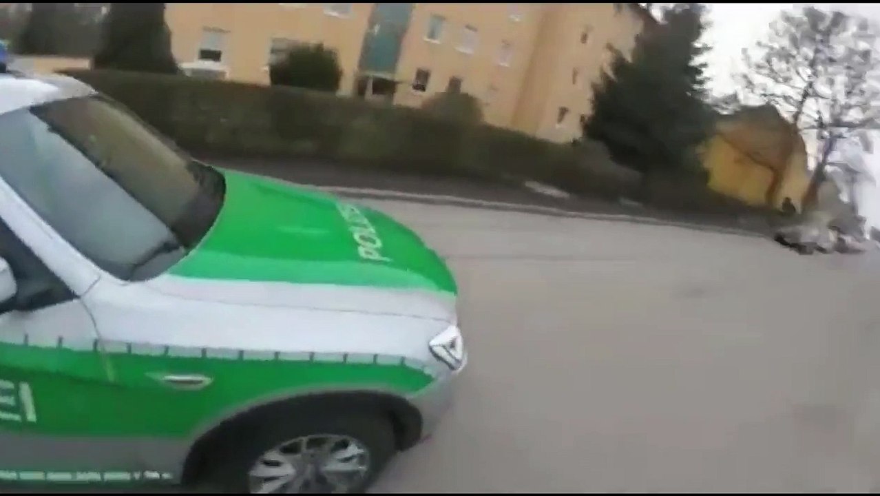 Quand la police allemande se moque d'un motard qui a essayé de s'enfuir... Ta moto est pourrit