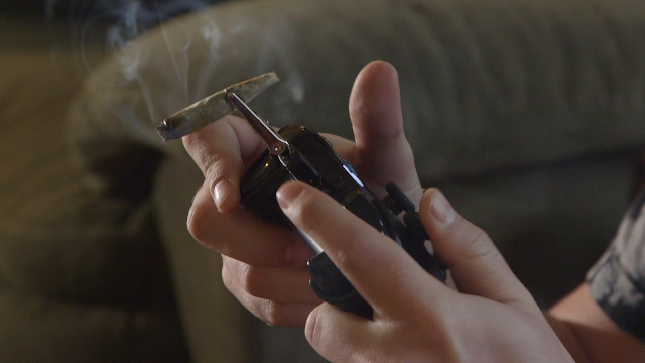 This Tiny Joint Clip Plugs Into Your Video Game Controller