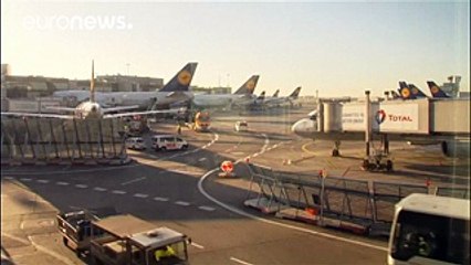 Скачать видео: Verão quente nos aeroportos europeus?