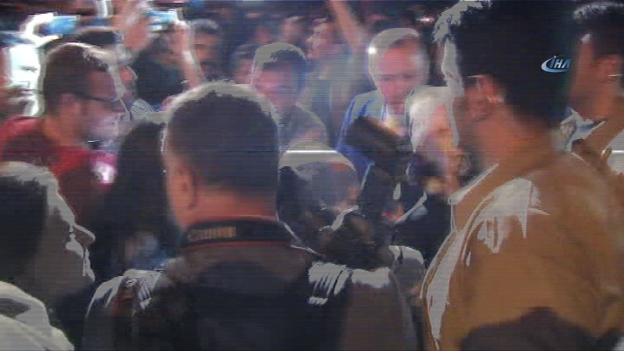 Cumhurbaşkanı Erdoğan TGRT Haber yayını sonrası vatandaşlarla fotoğraf çekildi