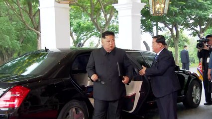 [북미회담 현장영상] 김정은, 인민복 차림으로 회담장 입장 / YTN