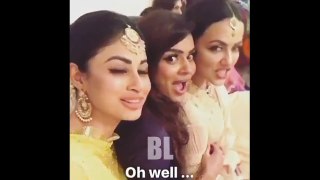 Off screen fun mouni roy actress 1th Aug 2017