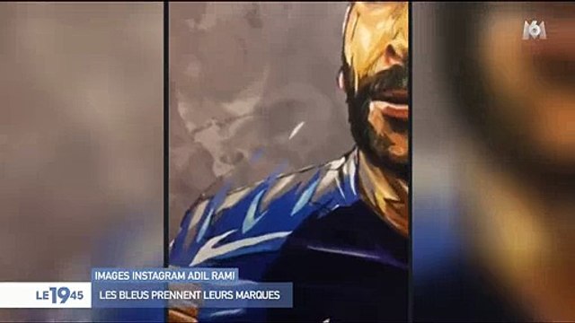 Antoine Griezmann nous fait visiter sa chambre d'hôtel, et ça n'a rien de luxueux ! Regardez