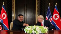Trump-Kim, stretta di mano storica a Singapore: i due leader firmano documento d'intesa