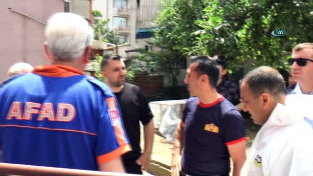 Sokağa yayılan koku ekipleri harekete geçirdi