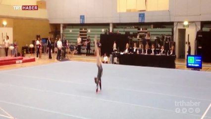 Skolyoz hastası İngiliz kız Türkiye'de şifa buldu