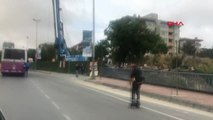 Beşiktaş'ta Patenli Gençlerin Tehlikeli Yolculuğu Kamerada