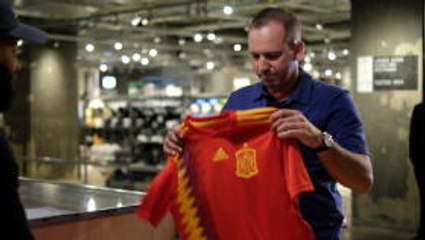 Sergio Garcia presented with Spain World Cup shirt