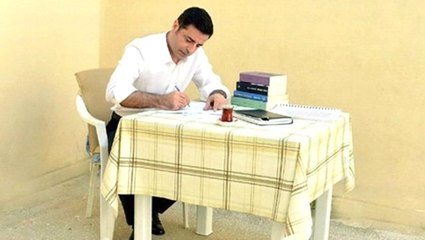 Selahattin Demirtaş Seçmenlerine Bu Kez WhatsApp Üzerinen Seslendi