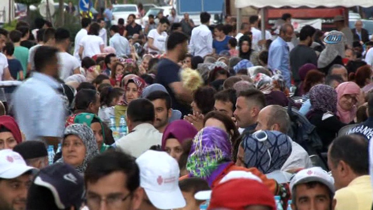 Binlerce Ümraniyeli birlik, beraberlik ve kardeşlik sofrasında buluştu