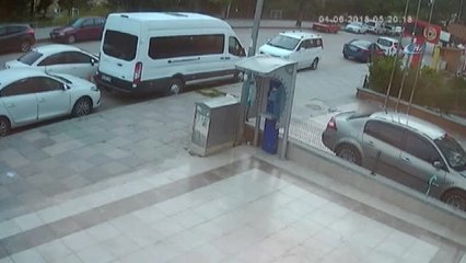 Araçların Yedek Lastiklerini Çalan Hırsızlar Güvenlik Kameralarına Yakalandı