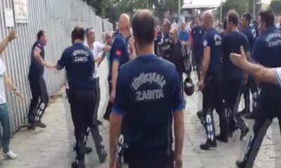 Zabıtalarla seyyar satıcıların kavgası kamerada