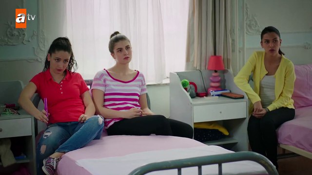 Hırsızlık yapan Meral’e, Songül’den dayak! - Kırgın Çiçekler 2.Bölüm