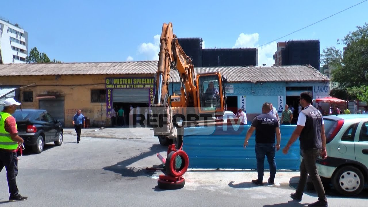Report Tv - Tiranë, IKMT aksion për shembjen e disa objekteve te ish-Parku i Autobusëve