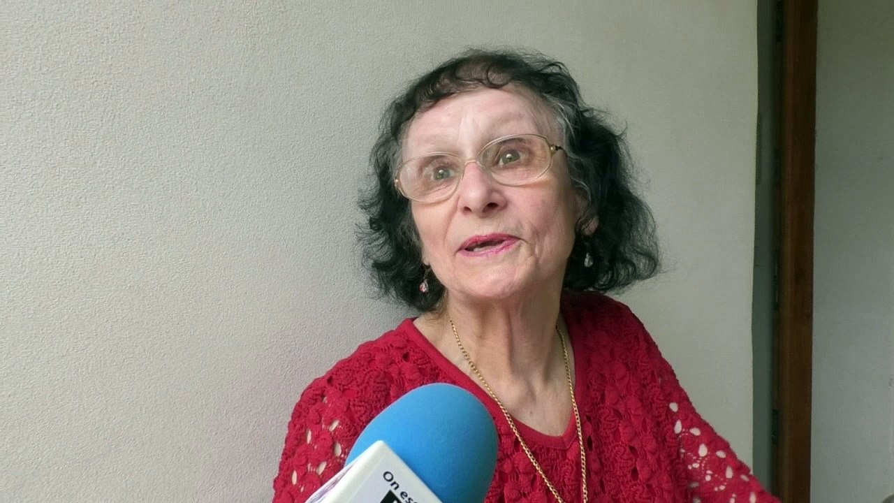 Alpes-de-Haute-Provence :  "mais pourquoi brûler des poubelles ?" incompréhension chez une habitante de Peipin face à l'incendie