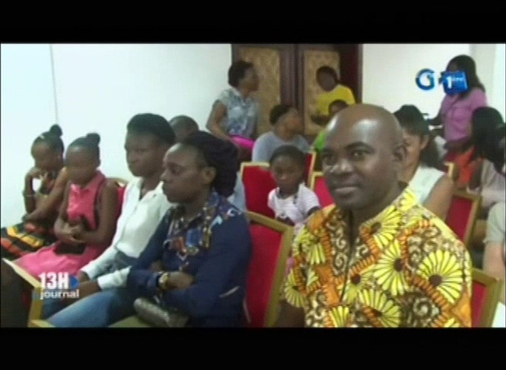 RTG/« Autobiographie de la classe de CM1 B »  titre du livre présenté au public  montrant les activités se déroulant dans leurs établissements