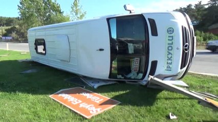 Bilecik'te Yolcu Midibüsü Devrildi: 3 Yaralı