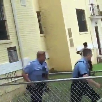 Il échappe à la police d'une drôle de façon