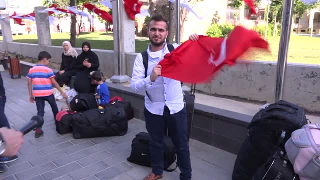 İstanbul Suriyelilerin Bayram Öncesi Vatana Dön...