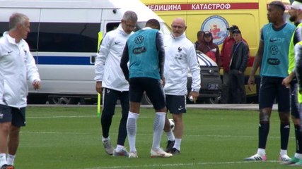 Скачать видео: Mbappe World Cup in doubt after injury in training