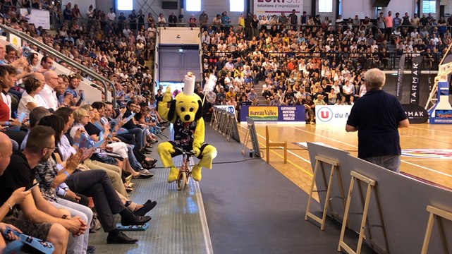 Cépix, la mascotte, met l’ambiance
