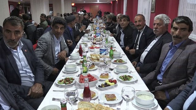 Bakan Arslan, muhtarlar ve sivil toplum örgütü temsilcileriyle iftarda bir araya geldi - KARS