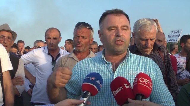 Banoret e Porto Romanos proteste kunder mbetjeve