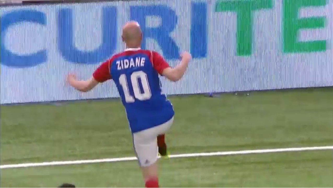 France 98 : But magistral de Zinedine Zidane vs FIFA 98