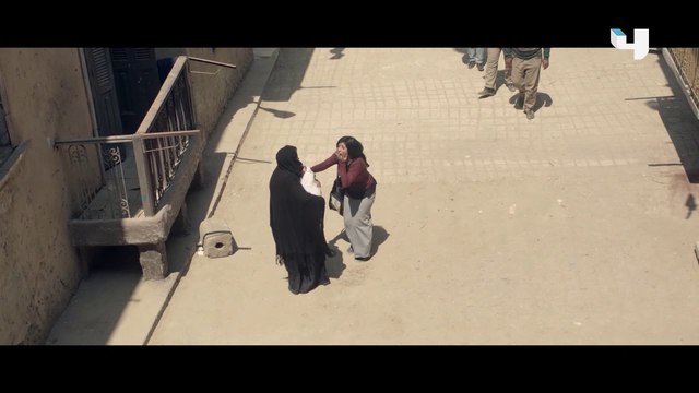 الحلقة 28 - فوق السحاب - مشهد مؤثر.. زوجة كاريكا تتلقى خبر موته.mp4