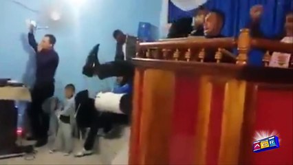LLAVES DE LUCHA LIBRE EN LA IGLESIA (RIDÍCULO)